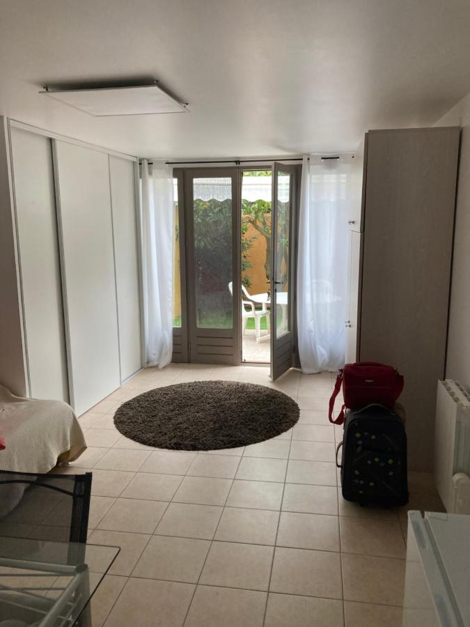 Studio Pied Dans L Eau La Londe-les-Maures Exterior photo